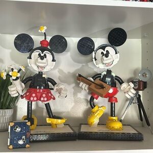 Retired Lego, Mickey and Minnie. Includes camera and mini photo book pieces.